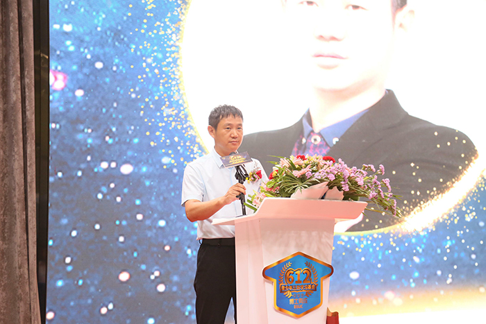 芭乐视频色版APP家具有限公司董事长王洪贵上台致辞